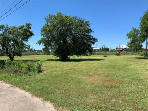 2124 Citrus Ave, Delacroix, LA 70085-4706