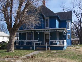 1304 High St, Pleasanton, KS 66075-9000