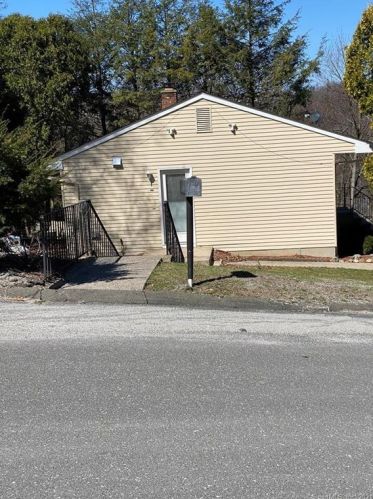 111 White Birch Dr, Waterbury, CT 06708-2170