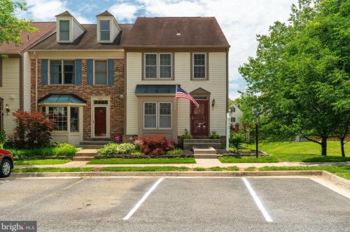 8725 Stone Hill Pl, Springfield VA  22153-1718 exterior