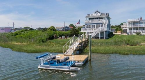 29 Winnapaug Rd, Westerly, RI 02891-3505