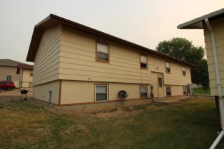 1605 12th St, Minot ND  58703-1249 exterior