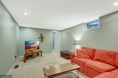 2025 Bluestone Ln, Saint Paul MN  55122-2830 exterior