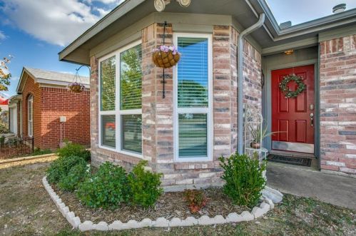 5729 Stone Meadow Ln, Fort Worth TX  76179-3739 exterior