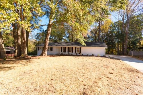 6542 Peacock Blvd, Morrow, GA 30260-2545