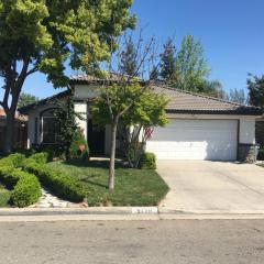 5778 Mesa Ave, Fresno, CA 93722-3180