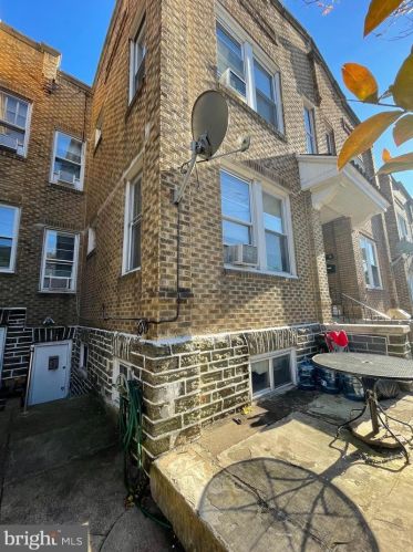 5621 12th St, Philadelphia, PA 19141-4101