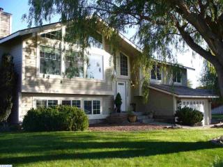 927 Highland Dr, Kennewick, WA 99337-4326
