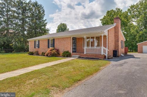 227 Prospect Ave, Charles Town, WV 25414-1135