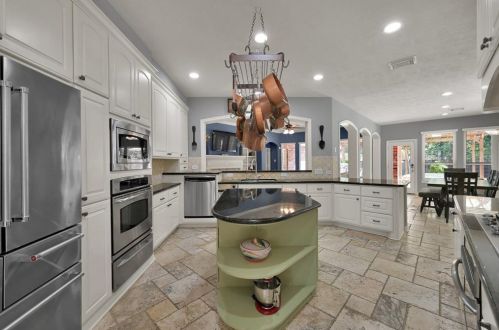 9010 Willow Spg Ln, Conroe TX  77302-3496 exterior