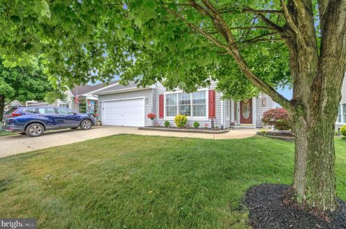 3 Sunset Ln, Columbus, NJ 08022-1109