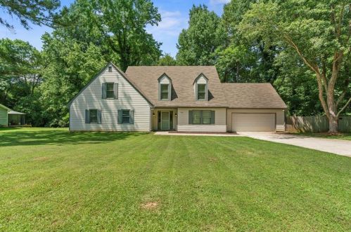 1936 Biffle Dr, Stone Mountain, GA 30088-4206