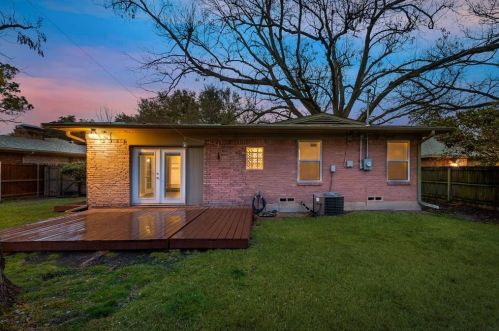 6912 Clemson Dr, Dallas TX  75214-1713 exterior