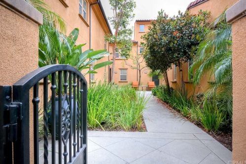 25 Silverado, Irvine, CA 92618-8888