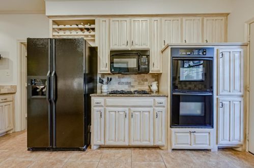 2312 Colleen Ct, Carrollton TX 75007-2037 exterior