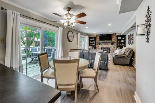 1045 Big Eagle Trl, Carol Stream IL  60188-9153 exterior