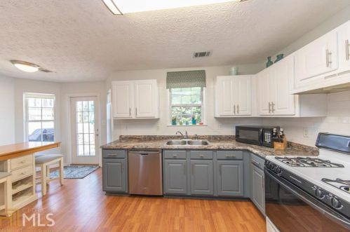 5320 Regency Lake Ct, Buford, GA 30518-7837
