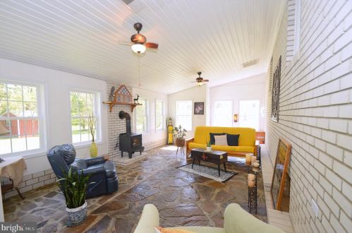 48 Calvin Unger Ln, Berkeley Springs WV 25411-5181 exterior