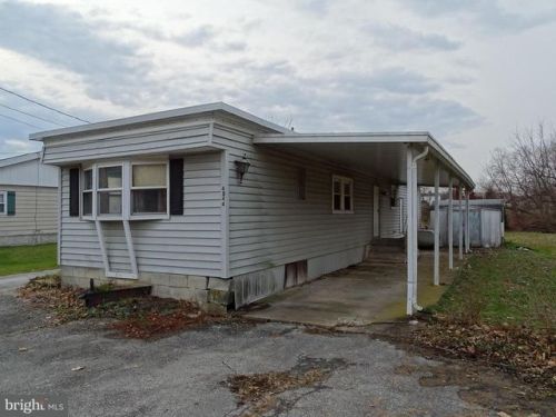 4844 Clair Mar Dr, York PA  17315-4273 exterior