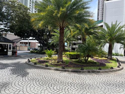 300 Wai Nani Way, Honolulu HI 96815-3961 exterior