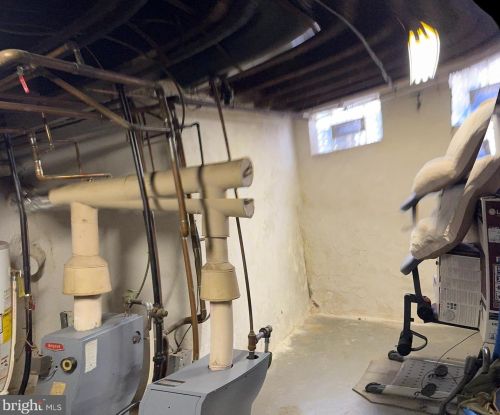 250 Comly St, Philadelphia PA 19120-1124 exterior