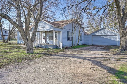 402 San Jacinto St, Whitney, TX 76692-2392