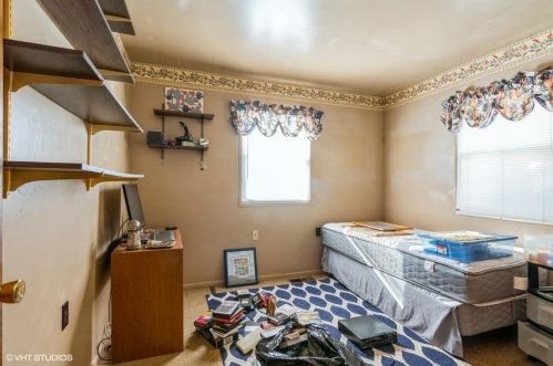 377 Stonehill Dr, Valpo IN 46385-8475 exterior