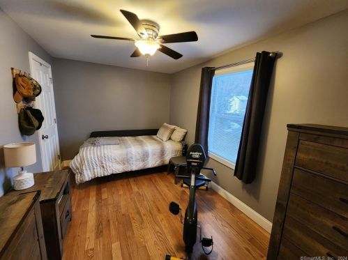 25 Alpine Cir, Sandy Hook CT  06482-1256 exterior