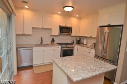 2902 Vantage Ct, Parsippany, NJ 07834-3452