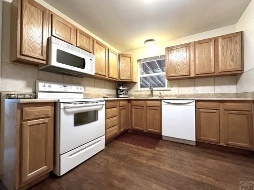 301 Kenwood Dr, Pueblo CO  81004-1623 exterior