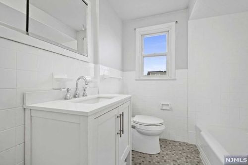2 6th St, Wood-Ridge NJ  07075-2118 exterior