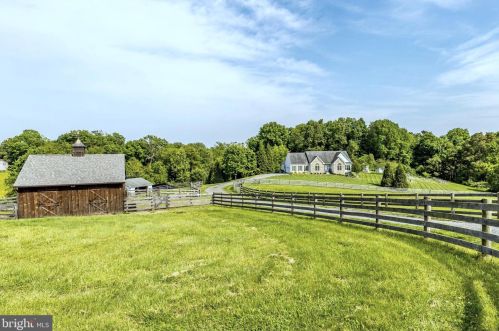 157 Wrights Ln, Radiant, VA 22732-3288