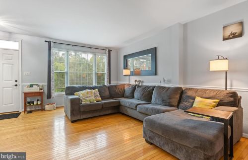 8833 Moat Crossing Pl, Bristow, VA 20136-1726