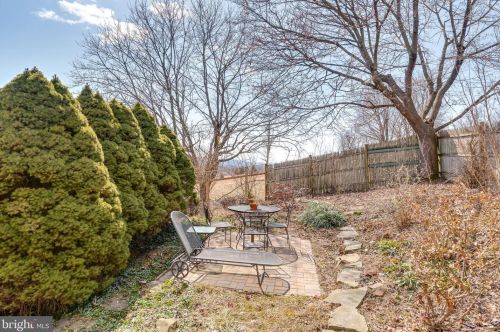 217 Elm St, Harpers Ferry WV 25425-6006 exterior