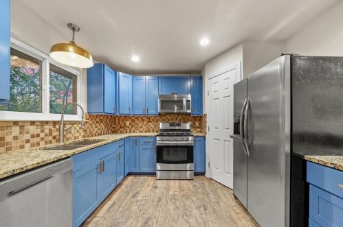 8408 Dixon Dr, Austin TX  78745-7515 exterior