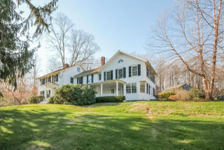 19 Lovers Ln, Wilton, CT 06897-2502