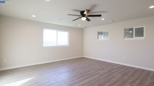1440 Alrose Ln, Redding, CA 96002-3900
