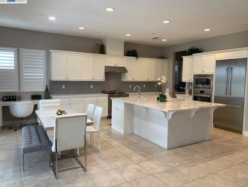 55 Country Club Dr, Hayward, CA 94542