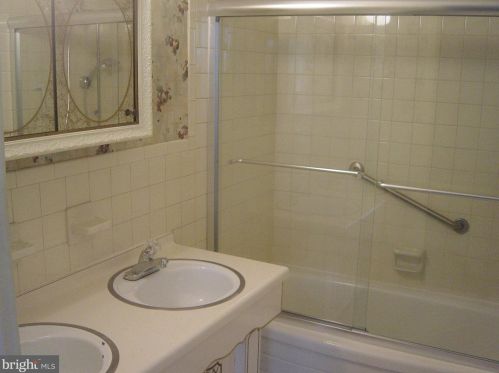 400 5 St, Philadelphia PA 19147-1508 exterior