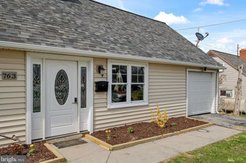 763 Fireside Rd, York, PA 17404-1981