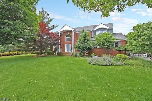 6 Stonewood Ct, Warren, NJ 07059-2701