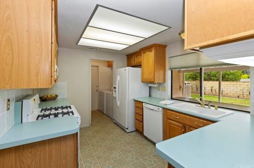 1181 Tiger Tail Dr, Riverside CA  92506-5423 exterior