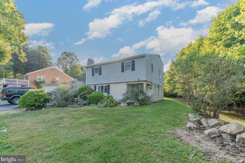 1232 Tower Rd, York, PA 17406-8733