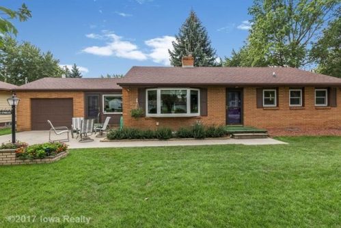 420 School St, Waukee, IA 50263-9759