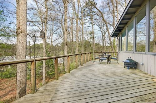 2443 Echo Dr, Atlanta GA  30345-3526 exterior