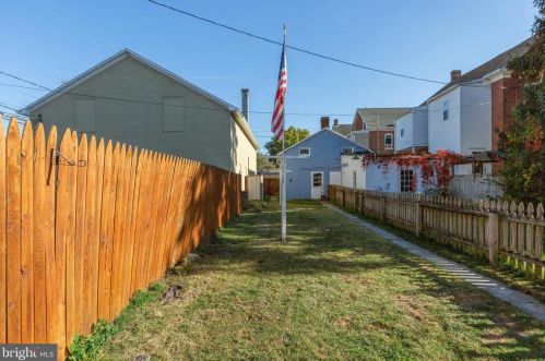 18 Middle St, Hanover PA 17331-3746 exterior