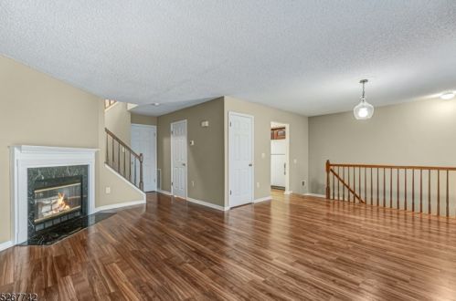 4009 Riddle Ct, Bridgewater, NJ 08807-5558