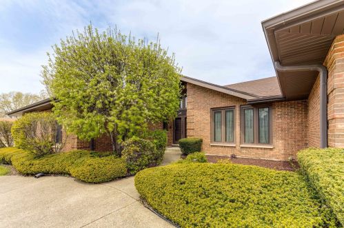3724 Liberty Ln, Glenview, IL 60025-3775