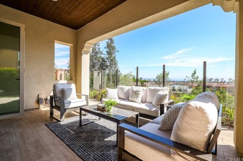 130 Long Fence, Irvine CA  92602-1807 exterior