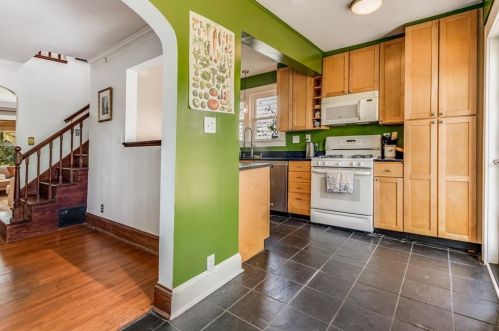 2496 Jefferson Ter, Atlanta GA  30344-2743 exterior